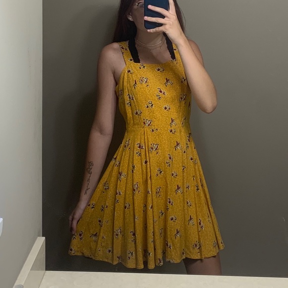 yellow flowery dress - Picture 1 of 3